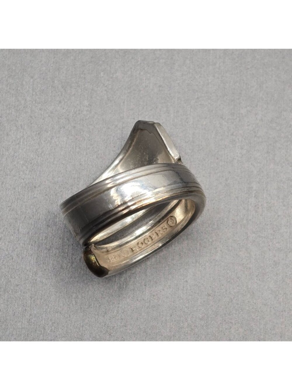 Vintage 1881 Rogers Silver Spoon Ring Wheat Bypass Band Size 8 Upcycled Jewelry - Picture 5 of 10